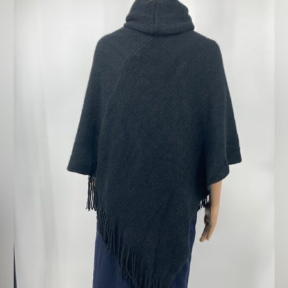 Guilty Knitwear Embroidered Flowers Turtleneck Black Poncho One Size - Picture 4 of 9